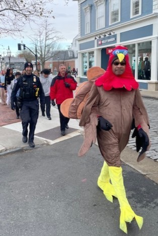 Principal Browner Leads TMS Turkey Trot