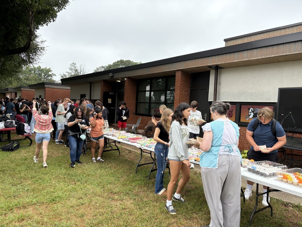 Students getting their cupcakes