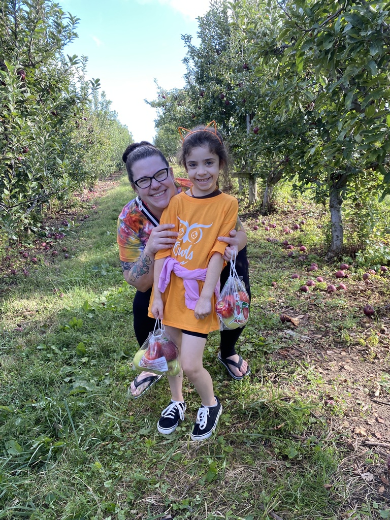 Mrs. King's class at Perry Lowe Orchard
