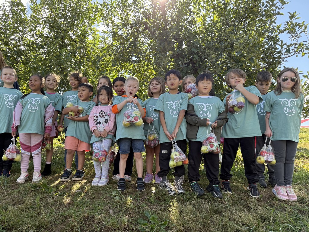 Mrs. O'Keefe's class at Perry Lowe Orchard