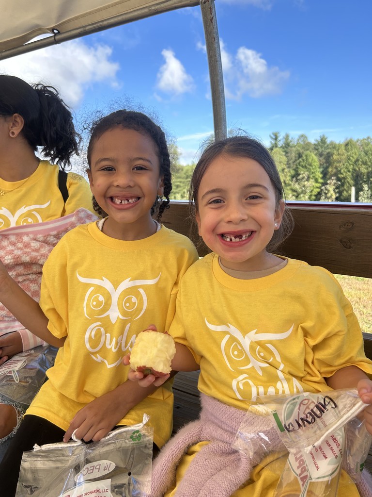 Mrs. Helton's class at Perry Lowe Orchard