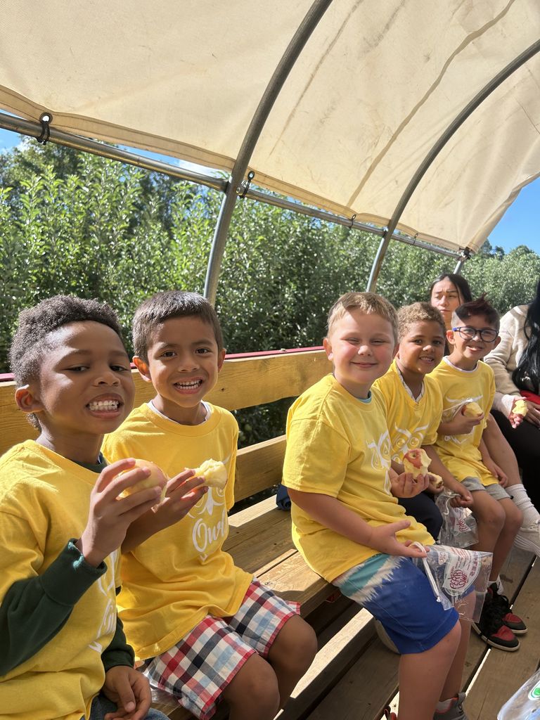 Mrs. Helton's class at Perry Lowe Orchard