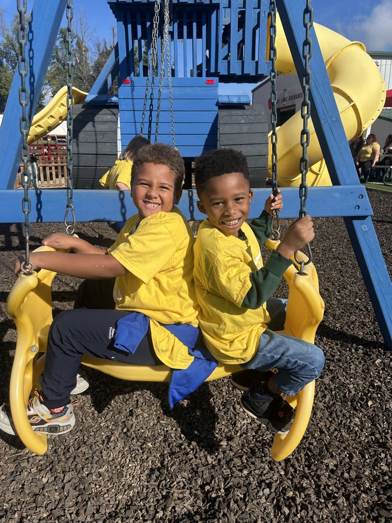 Mrs. Helton's class at Perry Lowe Orchard