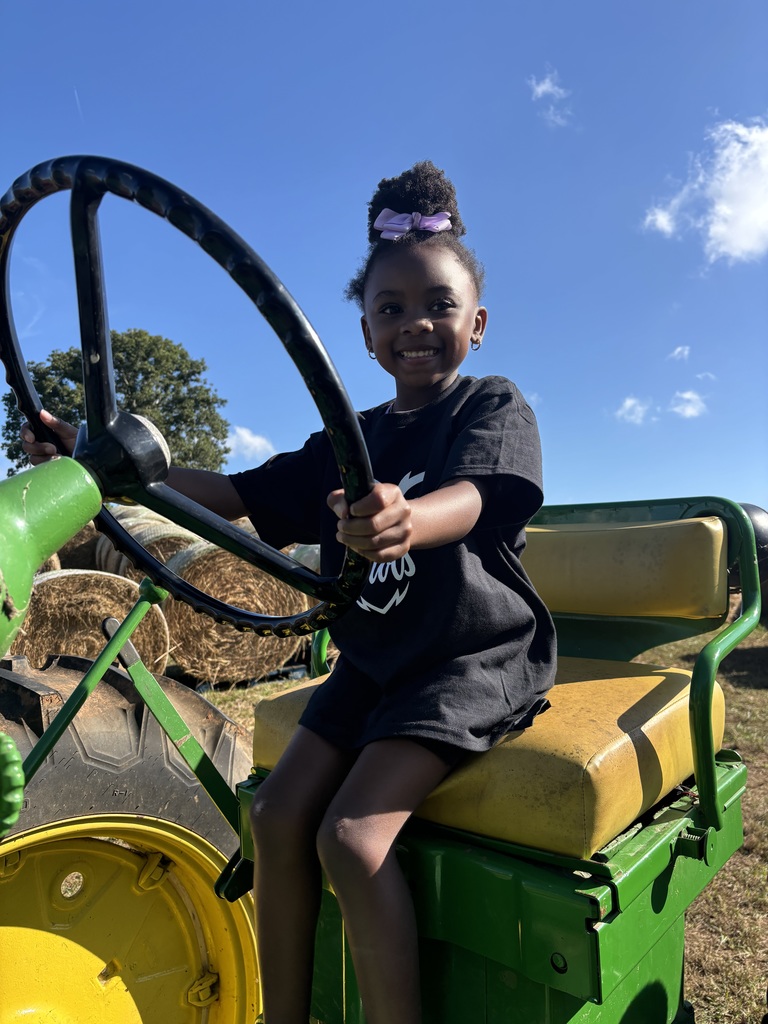 kinder field trip to Johnny Wilson Farm