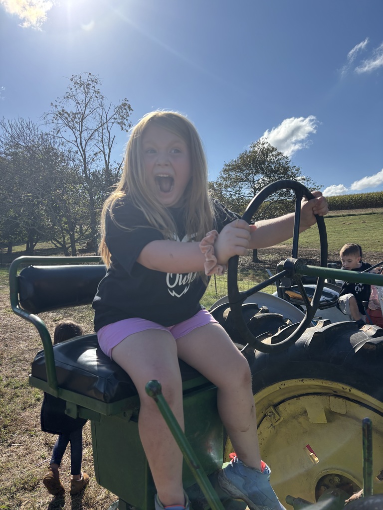 🌾🐄 Kindergarten Adventure at Johnny Wilson Farm! 🐖🌽 Our kindergarteners had the best time exploring Johnny Wilson Farm in Granite Falls
