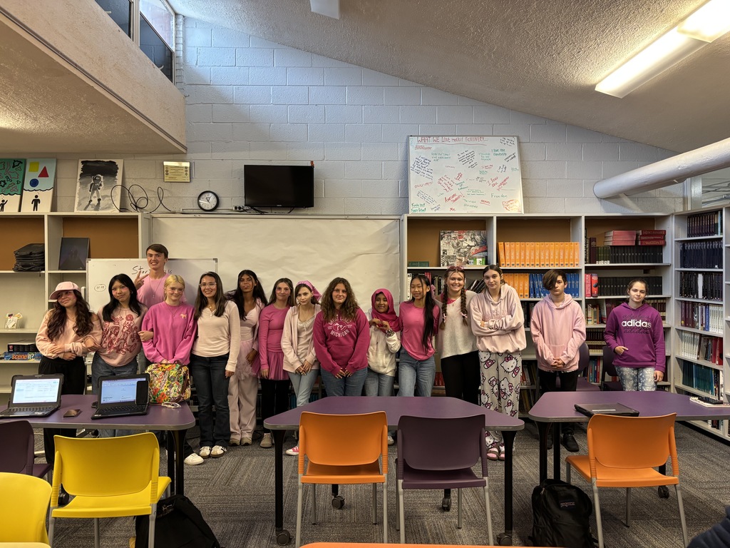 Freshmen dressed in pink for breast cancer awareness