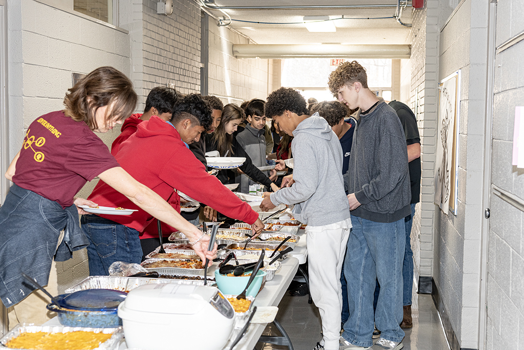DHS Annual Thanksgiving Feast