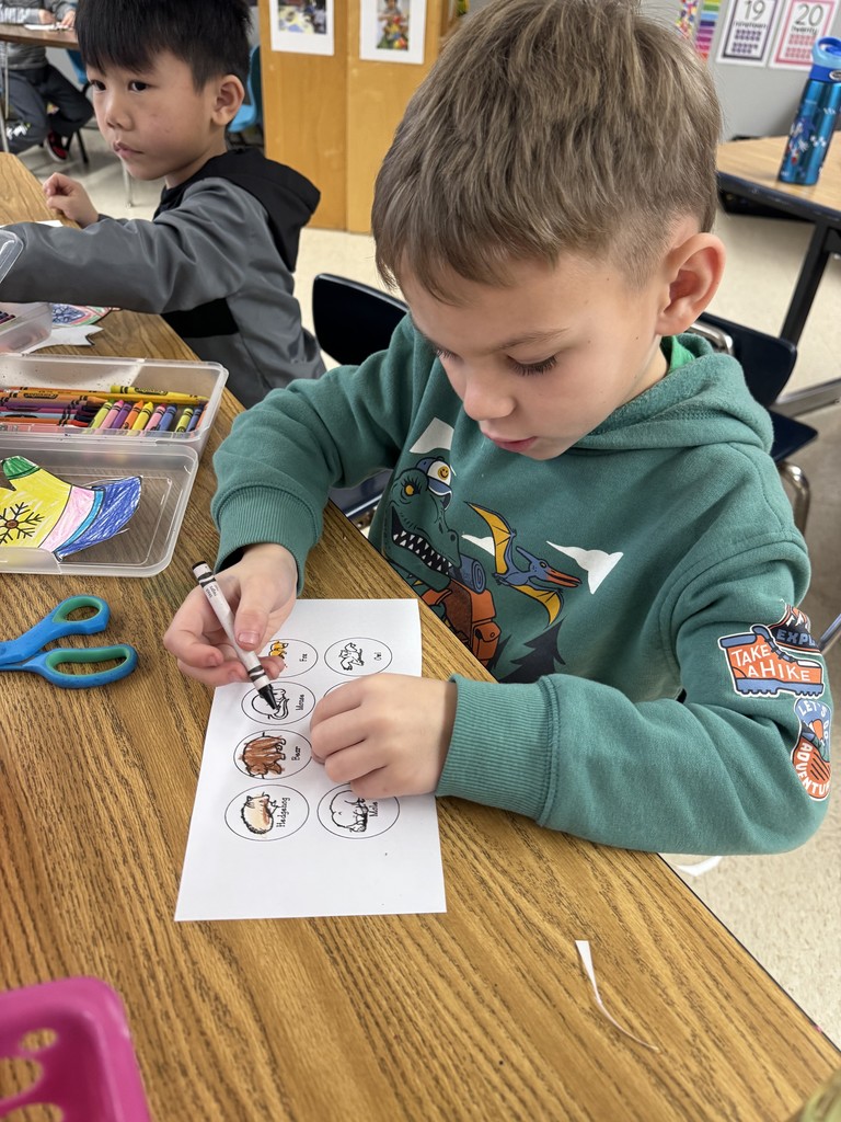 Mrs. Higdon's Kinders crafting