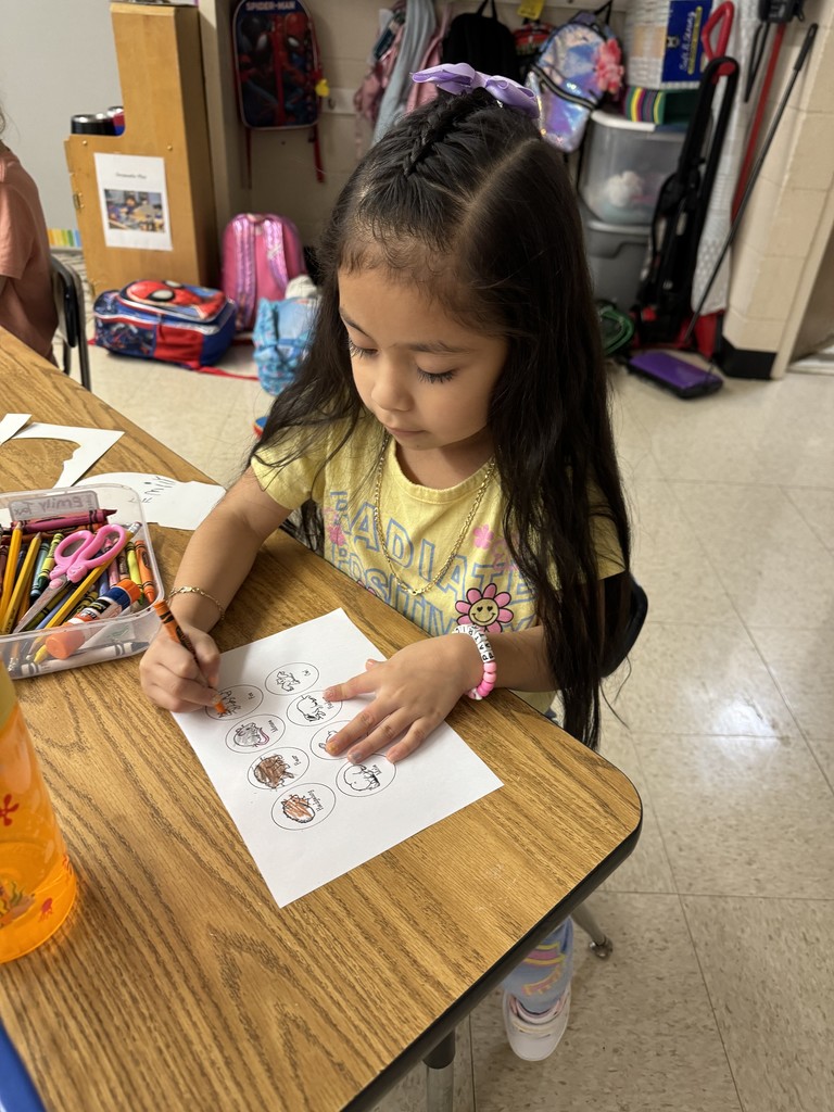 Mrs. Higdon's Kinders crafting