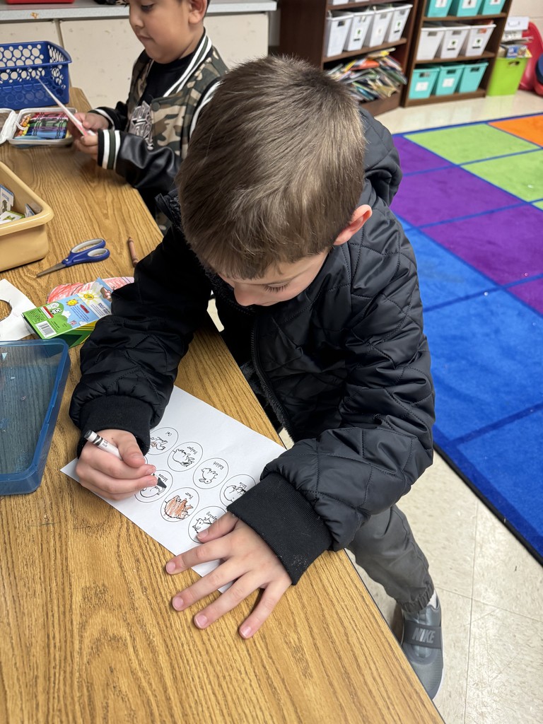 Mrs. Higdon's Kinders crafting