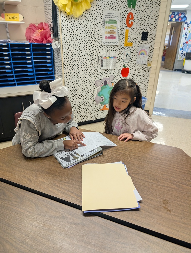 Ms. Yang's 4th graders worked hard to go over data and took ownership of their learning at Student-Led conferences! 