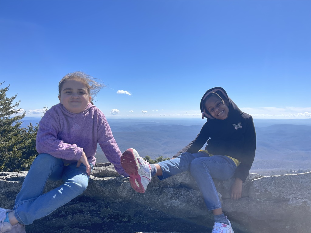 Monday was an unforgettable day for our 3rd graders as they traveled to Grandfather Mountain for an exciting field trip! ⛰️  Students had the opportunity to explore one of North Carolina’s most beautiful natural landmarks and take in the breathtaking views from the famous Mile High Swinging Bridge. For many students, it was their first time experiencing such incredible mountain scenery!  A big thank you to our teachers, staff, and parents who helped make this day possible! 💙