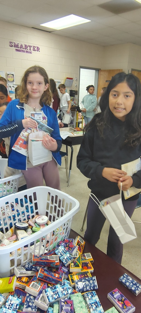 Shuford’s National Junior Beta Club has been hard at work preparing “Blessing Bags” for their upcoming visit to Abernethy Laurels Retirement Community. Filled with thoughtful items and heartfelt care, these bags are a small way our students are showing kindness, compassion, and a commitment to serving others. We are so proud of our Beta members for taking the time to give back and make a positive impact in the lives of others. Their dedication truly reflects the spirit of leadership and service! 💙