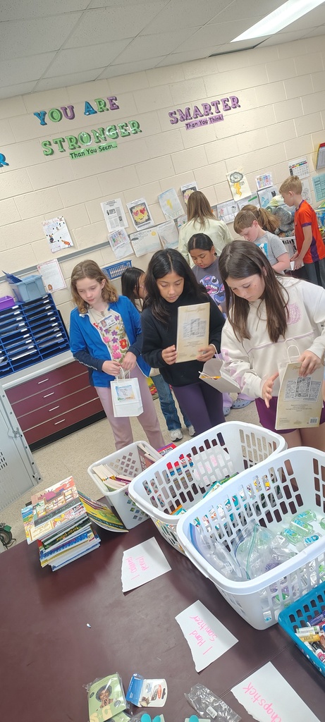 Shuford’s National Junior Beta Club has been hard at work preparing “Blessing Bags” for their upcoming visit to Abernethy Laurels Retirement Community. Filled with thoughtful items and heartfelt care, these bags are a small way our students are showing kindness, compassion, and a commitment to serving others. We are so proud of our Beta members for taking the time to give back and make a positive impact in the lives of others. Their dedication truly reflects the spirit of leadership and service! 💙