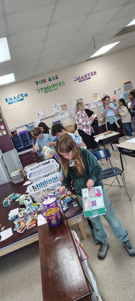 Shuford’s National Junior Beta Club has been hard at work preparing “Blessing Bags” for their upcoming visit to Abernethy Laurels Retirement Community. Filled with thoughtful items and heartfelt care, these bags are a small way our students are showing kindness, compassion, and a commitment to serving others. We are so proud of our Beta members for taking the time to give back and make a positive impact in the lives of others. Their dedication truly reflects the spirit of leadership and service! 💙