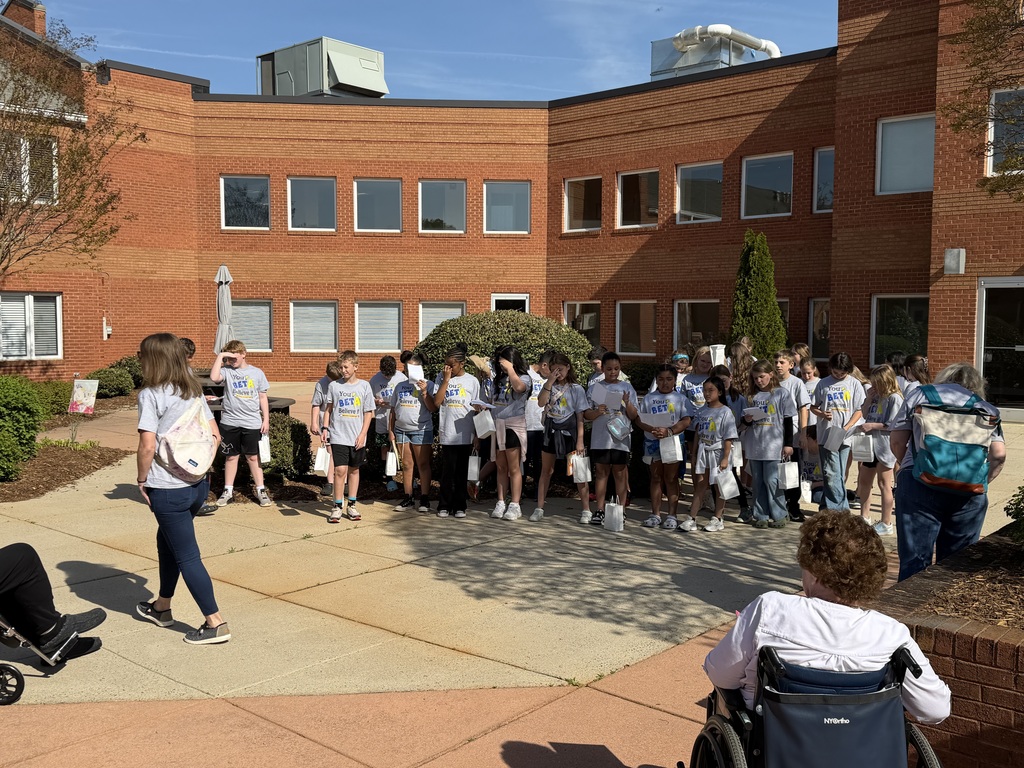 Shuford’s National Junior Beta Club recently had the opportunity to spread kindness and make meaningful connections during their visit to Abernethy Laurels Retirement Community. Our students proudly assembled and distributed “Blessing Bags” filled with thoughtful items to residents, sharing smiles, conversation, and care along the way.  This experience was a wonderful reminder of the power of service and the importance of giving back to our community. We are so proud of our Beta Club members for demonstrating leadership, compassion, and a true servant’s heart. ❤️