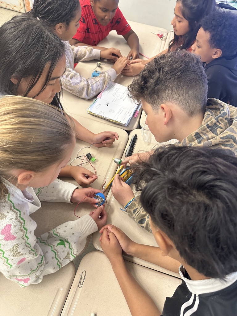 ⚡🔋Ms. Burkhalter’s 4th-grade class worked hard exploring their circuit unit! Students dove into the world of electricity by building and testing their own circuits, learning how energy flows, and discovering what makes a complete circuit work. Keep up the great work, 4th grade!