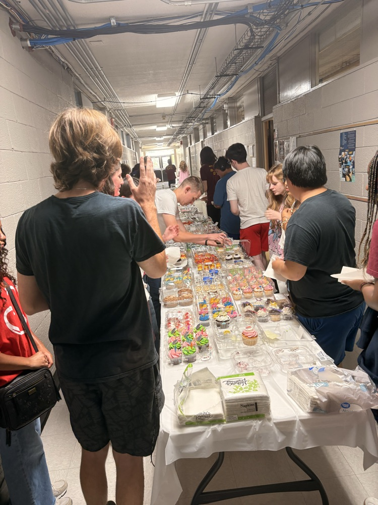 Students getting cupcakes