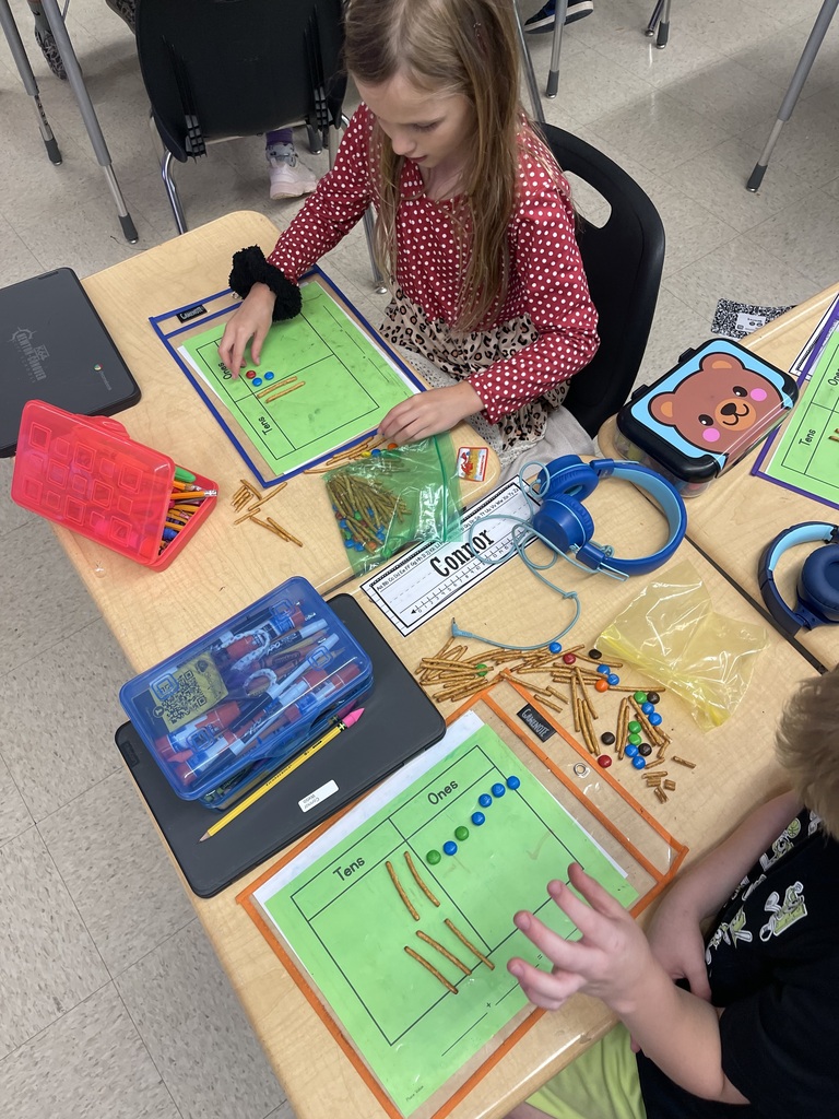 🥨🍫 Math you can see, touch, and EAT! 🍫🥨 Mrs. Almanza’s 2nd graders had a delicious way to review adding and subtracting two-digit numbers today! Students used pretzels and M&Ms as base-ten blocks to model tens and ones while practicing their math skills. Who says math can’t be fun and tasty?! 😋➕➖ Way to go, Shuford OWLs! 🦉💙💛