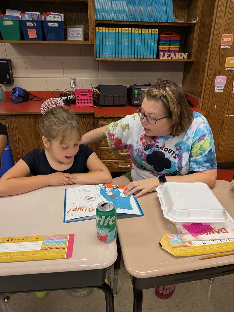 elementary students reading books