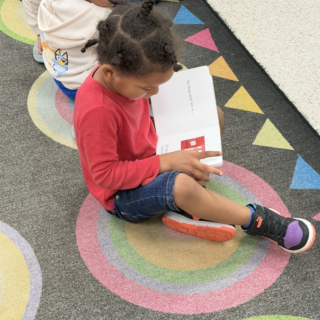 elementary students reading books