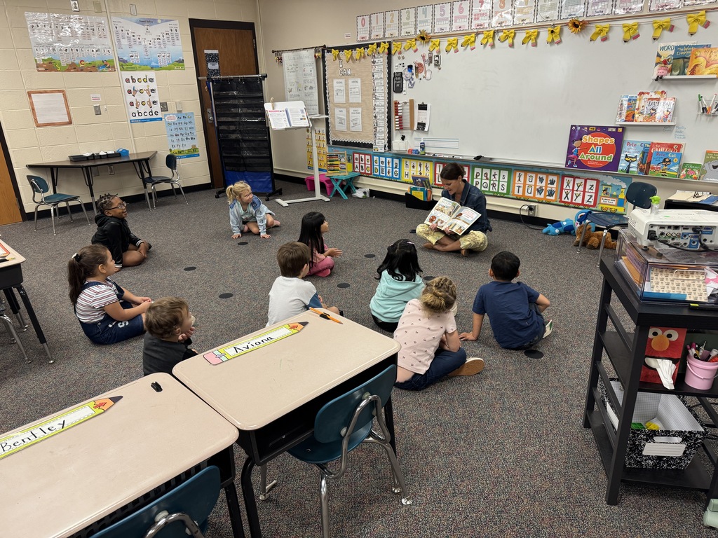 elementary students reading books