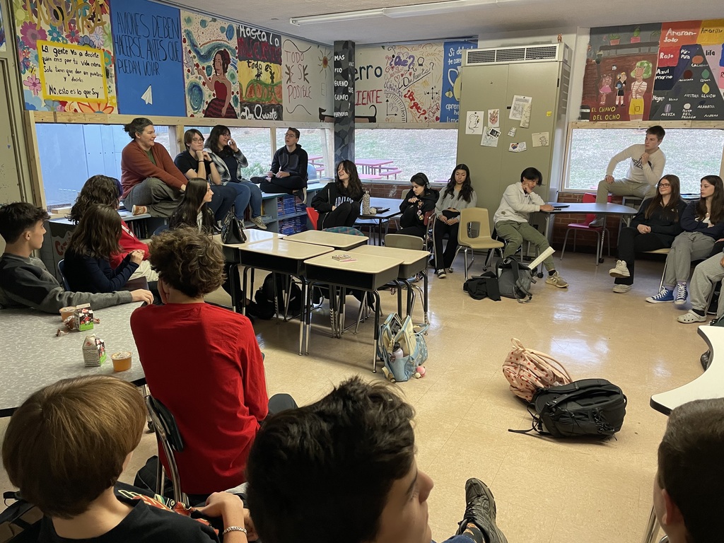 Class discussion in Ward's English 2 class