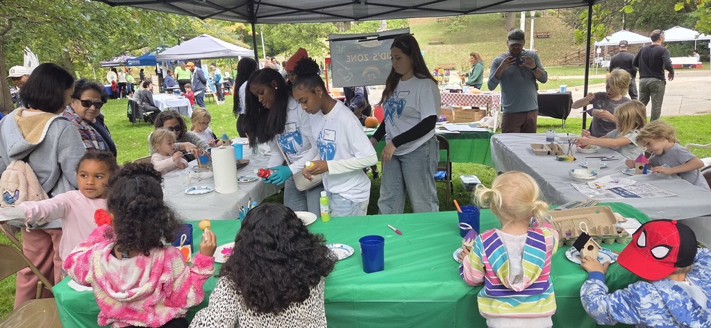 students helping kids paint