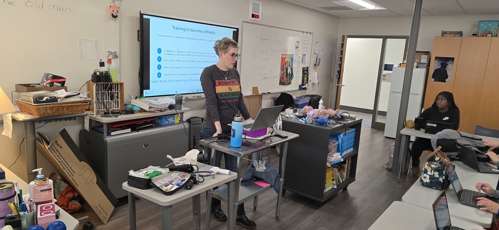 a picture of a woman speaking to a class