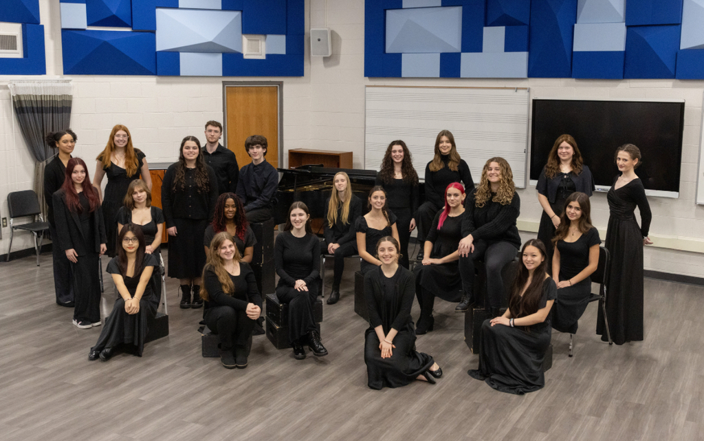 choir students smiling for a picture