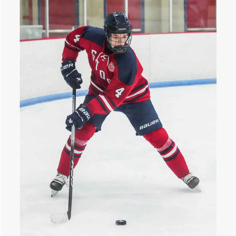 hockey player passing the puck