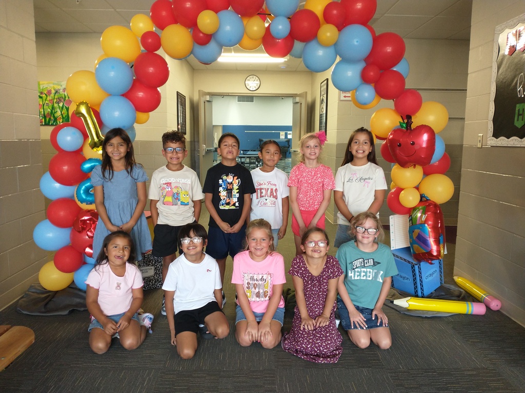 children taking group picture