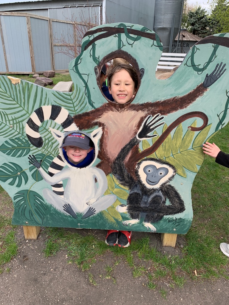 NCE Students visiting the Zoo!