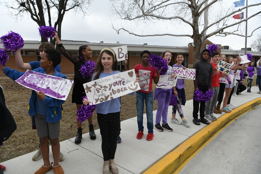 Multiple photos of Amelia Chastain's return home.