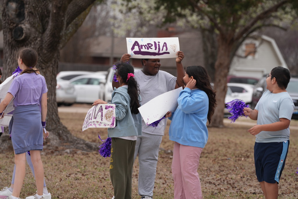 Multiple photos of Amelia Chastain's return home.