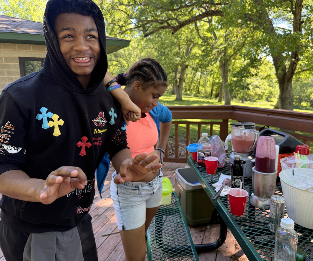 youth making smoothies at a smoothies bar