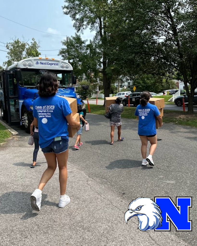 Student volunteers helping carry meal boxes