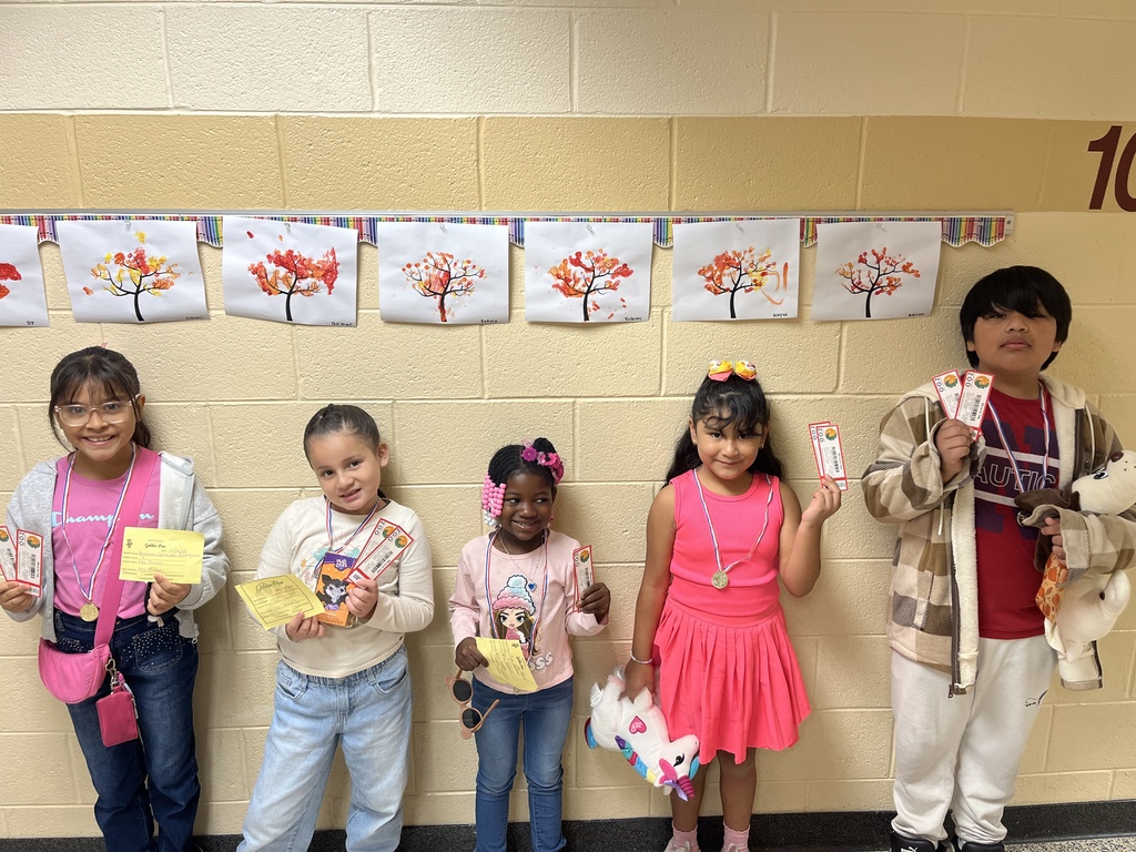 Photo of students that earned the Golden Paw.