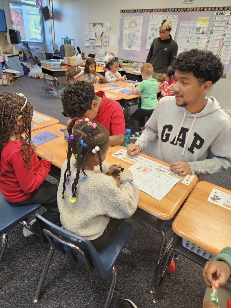 High School Raices students celebrated Hispanic Heritage Month with our First Grade students
