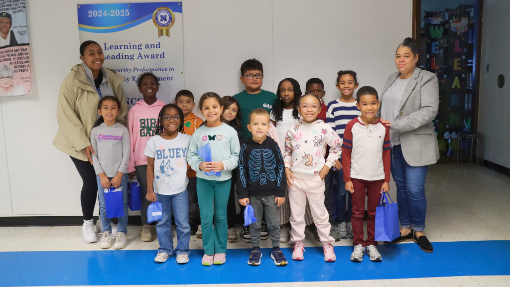 Students and staff pose for a photo.