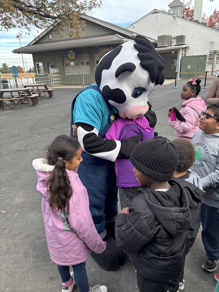 Students hugging the cow