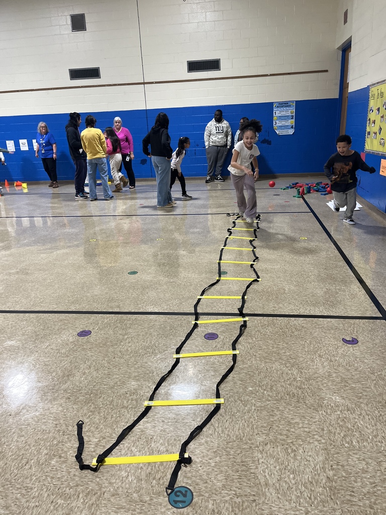 Students and families at Hancock Gets Healthy night