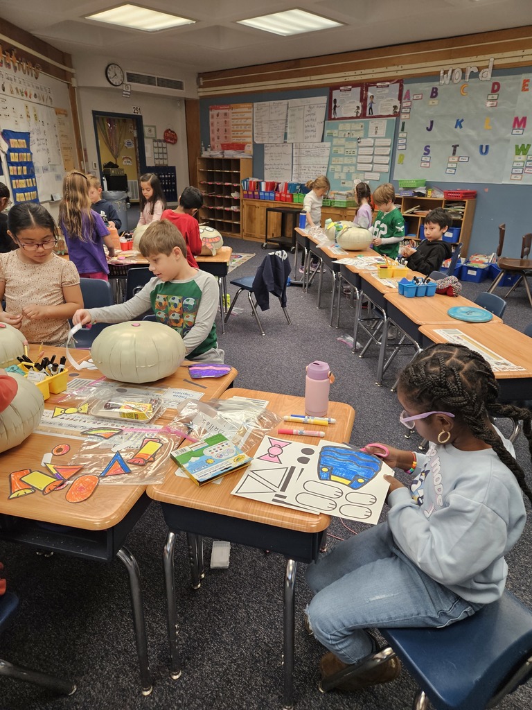 Students getting ready for our Thanksgiving Balloon Parade.