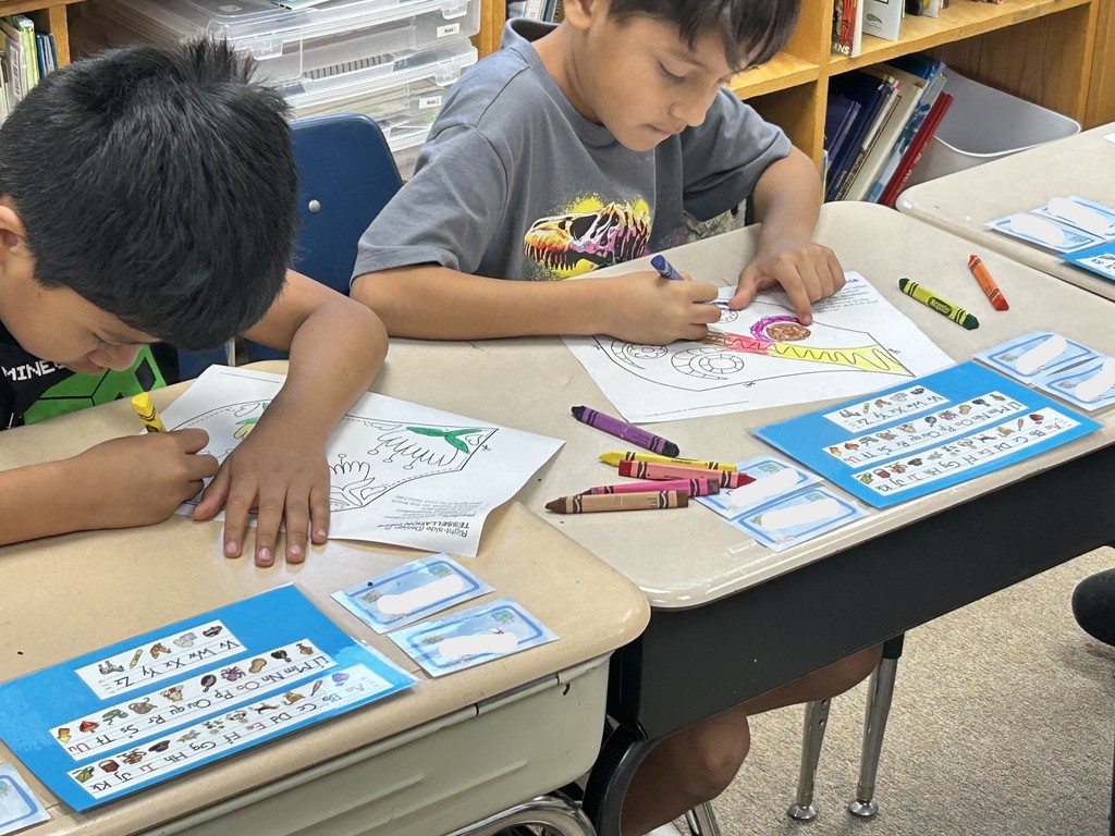 Students working on their Frida Kahlo project.