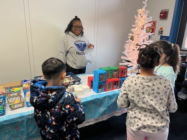 Students shopping at the Holiday Pop Up Shop! 