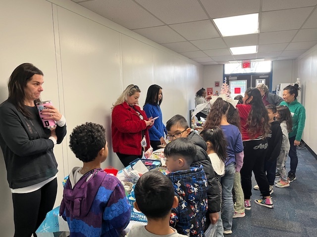 Students shopping at the Holiday Pop Up Shop! 