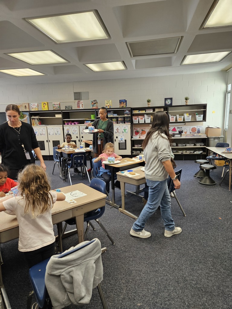 1st Grade in full gingerbread build mode.