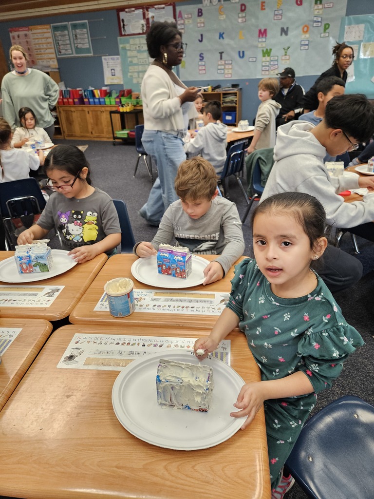 1st Grade in full gingerbread build mode.