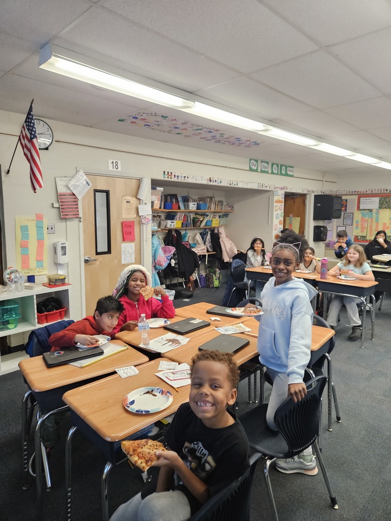 3rd Grade students had a pizza party to celebrate growth on STAR Assessments. 