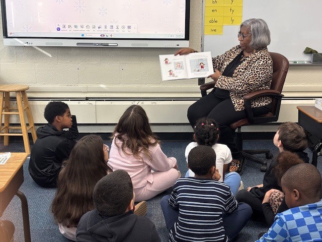 School Board Vice President, Cynthia Davenport, reads to Cole Manor students. 